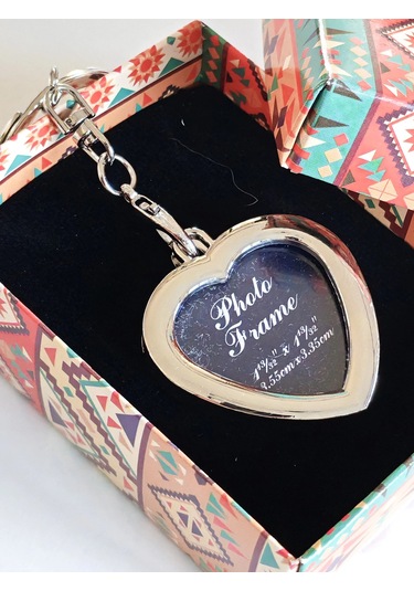 Moncuk Design Altın Sarısı Kalp Şekilli Metal Fotoğraf Çerçeveli Anahtarlık