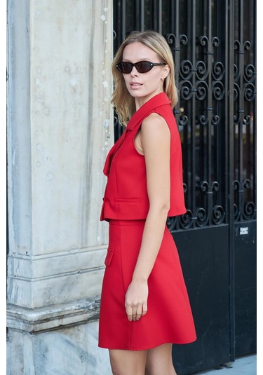 Kadın Diz Üstü Yüksek Bel Önü Düğmeli Cep Kapaklı Hafif Likralı Kumaş Çan Etek-kırmızı Kırmızı