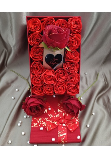 İnci Mode İyiki Varsın 18+1 Çiçekli Kutu Hediyelik Çiçek Kutusu Kırmızı Hediye Kutusu