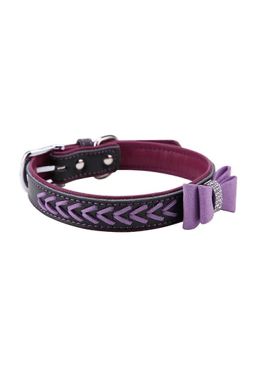 Yumuşak Pu'dan Yapılmış Yapay Elmaslarla Süslenmiş Papyonlu Köpek