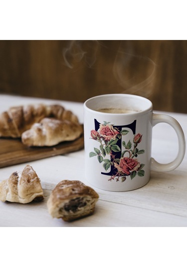 T Baş Harf Kırmızı Güller İle Sarılı Bardak 330 Ml Kişiye Özel Çiçekli Hediye Beyaz