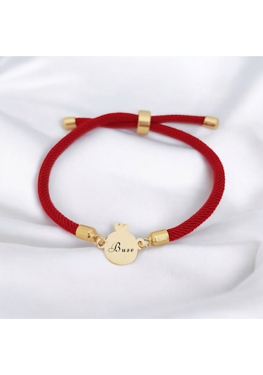 Buse İsmine Özel 14 Ayar Altın Plakalı Nar Motifli İpek Örgülü Hediye Bileklik-323isim-kırmızı Altın