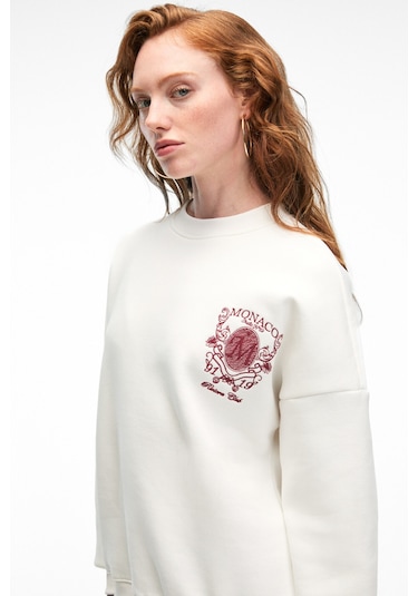 AUDRA Kadın Oversize Yuvarlak Yaka Nakış Detaylı Beyaz Sweatshirt