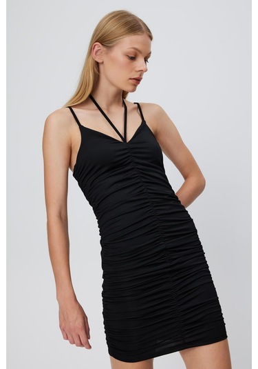 BÜZGÜLÜ ASKILI ELBİSE SİYAH