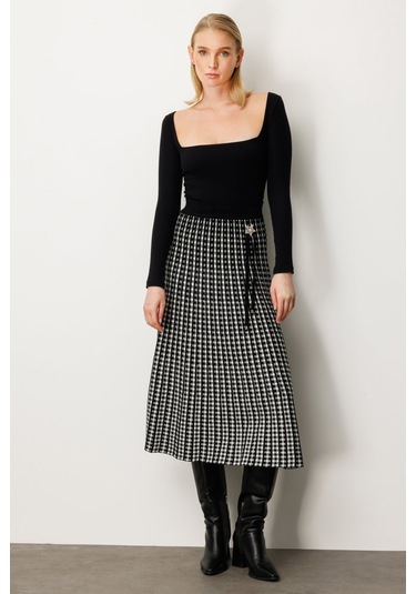 On Kadın Aksesuar Detaylı Midi Triko Etek 65208 Siyah Siyah