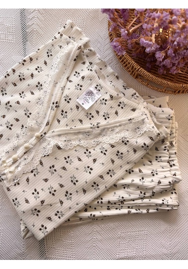 Leopar Ve Çiçek Desenli Pamuklu Penye Kumaş Pijama Takımı Ekru