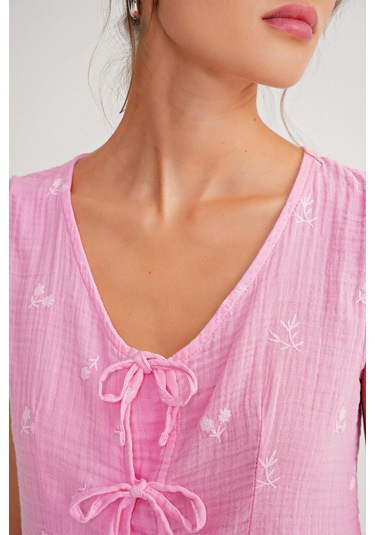 4724 Kadın Çicek Desenli Bağlamalı Müslin Bluz Pembe Pembe