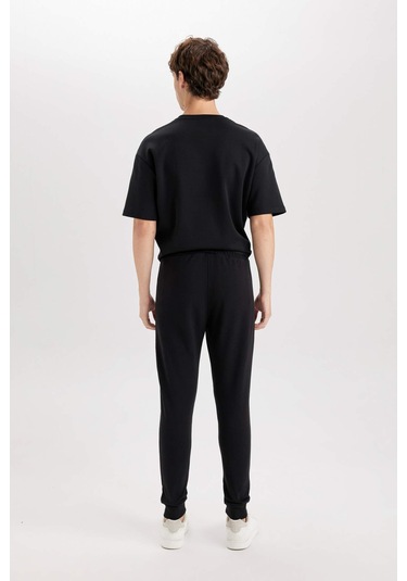 DeFacto Jogger Eşofman Altı Slim Fit Dar Kesim Beli Bağcıklı Lastikli Paça Fermuar Cepli A4387AX24AUBK81 DeFacto Jogger Eşofman Altı Slim Fit Dar Kesim Beli Bağcıklı Lastikli Paça Fermuar Cepli A4387AX24AUBK81