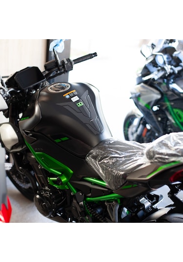 Kawasaki Z900 2025 İle Uyumlu Kaydırmaz 6d Karbon Ve Şeffaf 12 Parça Tank Pad Seti Gc72 KARBON