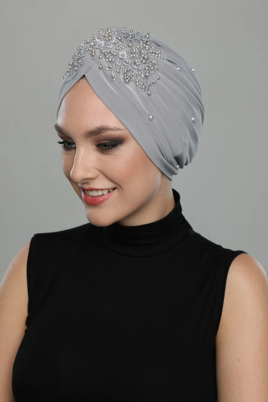 Kopma Motifli Astarlı Işlemeli Açık Gri Dantelli Hazır Türban Tesettür Abiye Bone Açık Gri Dantel