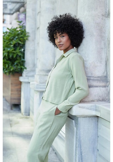 Kadın Likrasız Modal Kumaş Uzun Kol Hafif Kısa Gömlek-yağ Yeşili YAĞ YEŞİLİ