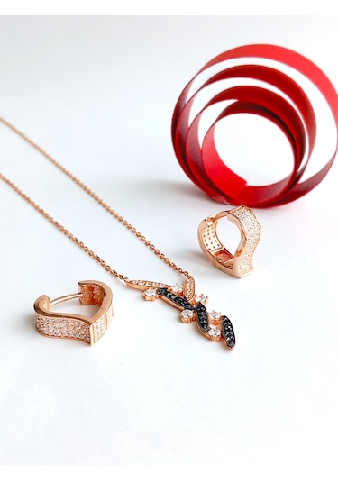 Gümüş V Tasarım Kolye Gold Kalp Küpe Işıltılı Kadın Set