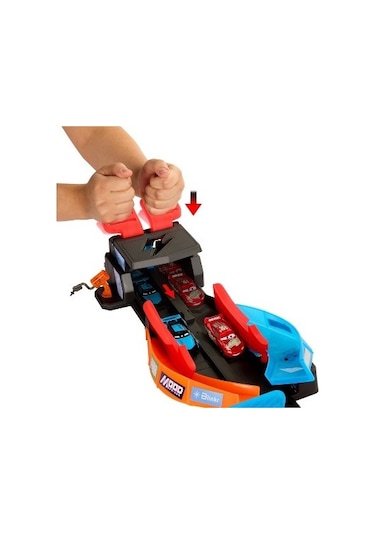 Cars Karanlıkta Parlayan Yarışçılar Pist Seti HPD80