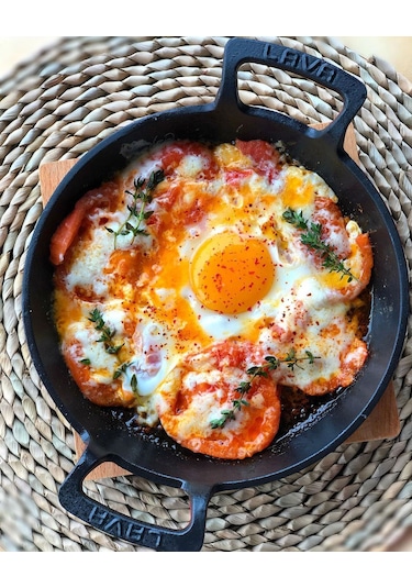 Lava Yuvarlak Kulplu Tava ve Ahşap Altlıklı. Çap(Ø) 20cm. -