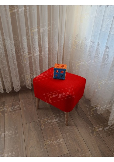 Lüks Oval Parrot Puf Ahşap Ayak Kırmızı