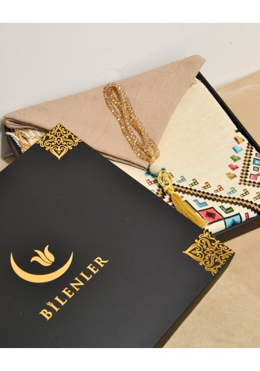 Çeyizlik Hediyelik Seccade Eşarp Tesbih Set Kilim Desenli Kadife Astarlı Seccade, Eşarp, Kristal Tesbih Özel Kutulu Lüks Hediye Seti Beyaz