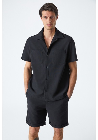 MELOS Erkek Kısa Kollu Cepli Çıtçıtlı Relaxed Fit Siyah Gömlek
