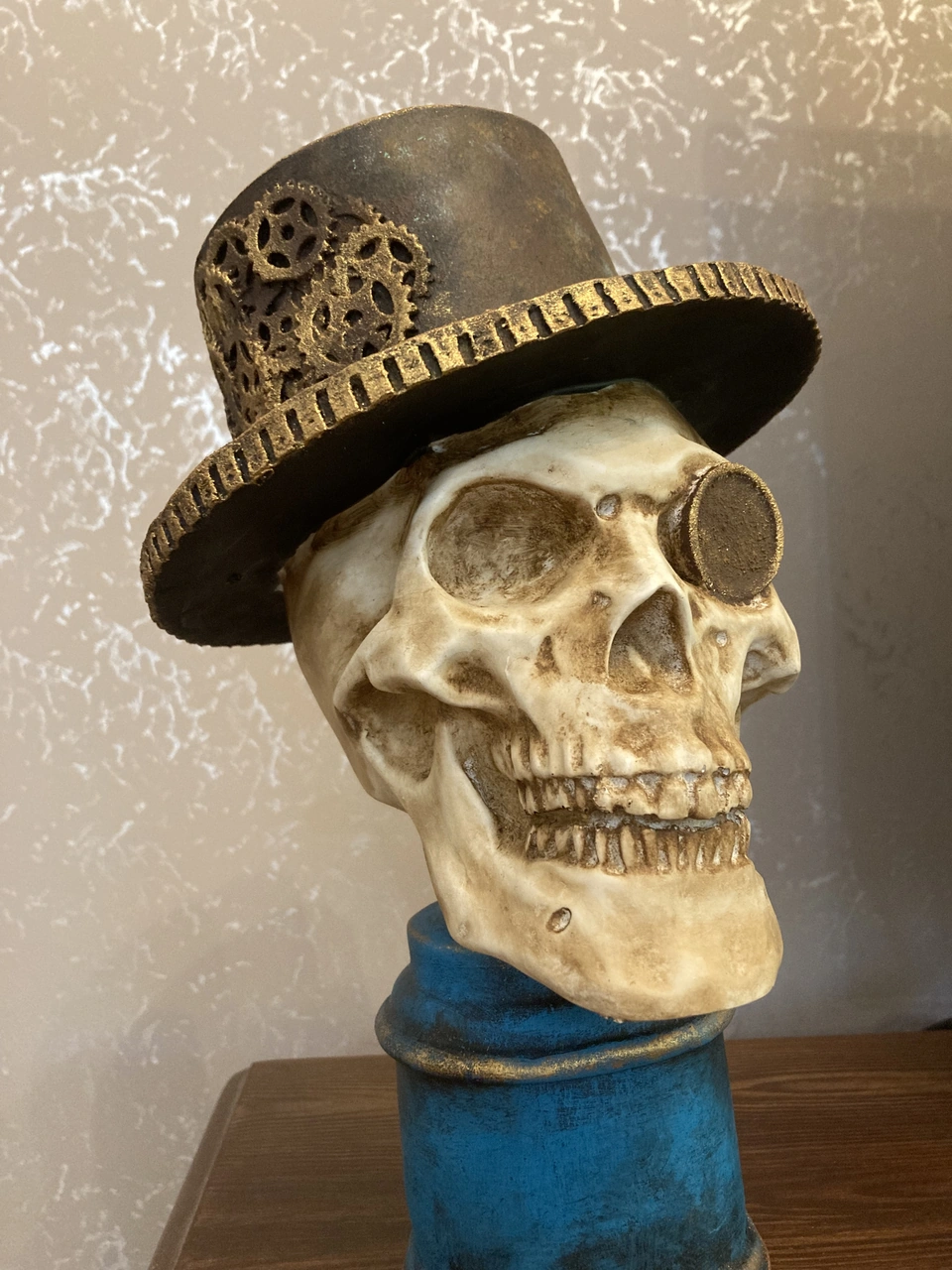 Şapkalı Kaideli Kuru Kafa