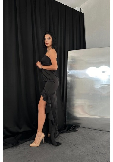 The İstanbul Siyah Volanlı Saten Abiye Siyah