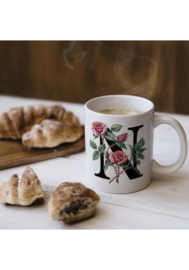 N Baş Harf Kırmızı Güller İle Sarılı Bardak 330 Ml Kişiye Özel Çiçekli Hediye Beyaz