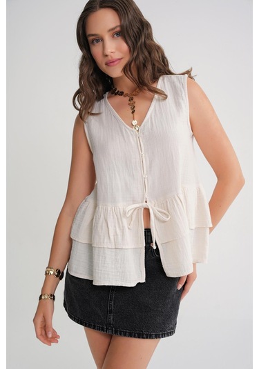 4722 Kadın V Yaka Fırfırlı Müslin Bluz Naturel Naturel