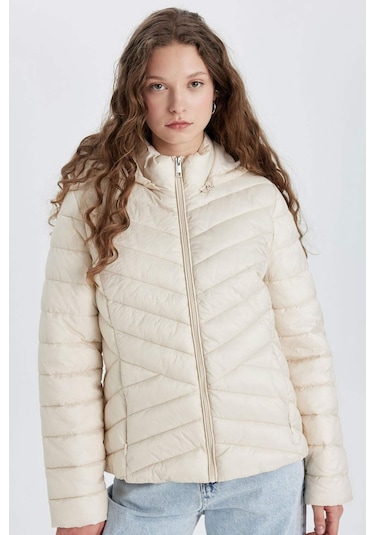 Defacto Su İtici Hafif Şişme Mont Kapüşonlu Kapitoneli Fermuarlı Cepli Basic Düz Mevsimlik B2030AX24AUBG414 Bej Defacto Su İtici Hafif Şişme Mont Kapüşonlu Kapitoneli Fermuarlı Cepli Basic Düz Mevsimlik B2030AX24AUBG414 Bej