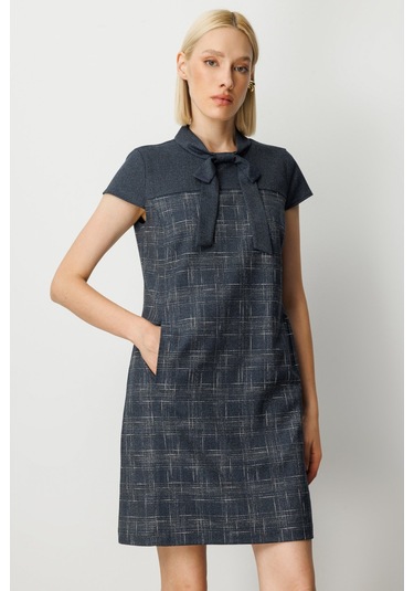 Ekol Kadın Yakası Fiyonk Detaylı Desenli Elbise 4019 Lacivert Lacivert