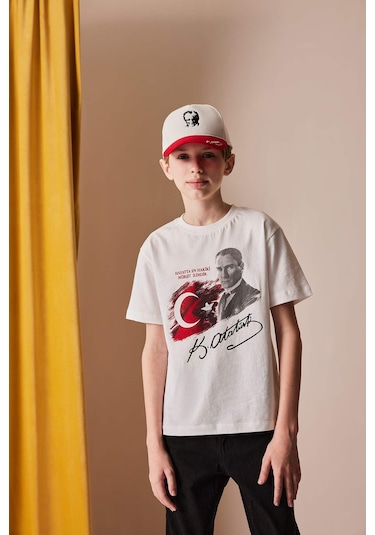 DeFacto Erkek Çocuk Bisiklet Yaka Atatürk Baskılı Kısa Kollu Tişört E0812A825SMWT34