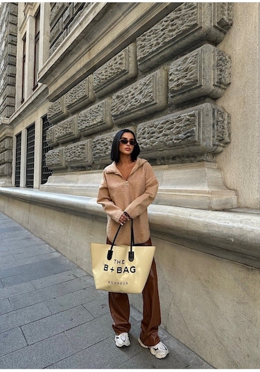 Oversize Fermuarlı Yaka Bej Roberta Suni Kürklü Sweatshirt Camel