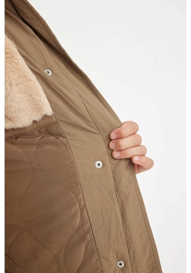 DeFacto Kız Çocuk Çıkarılabilir Suni Kürk Yaka Kapüşonlu Parka C8515A824AUBG80 Bej