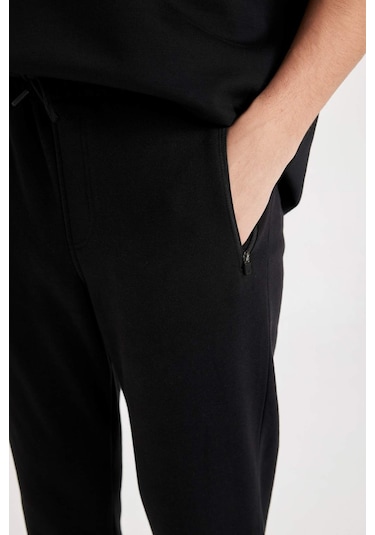 DeFacto Jogger Eşofman Altı Slim Fit Dar Kesim Beli Bağcıklı Lastikli Paça Fermuar Cepli A4387AX24AUBK81 DeFacto Jogger Eşofman Altı Slim Fit Dar Kesim Beli Bağcıklı Lastikli Paça Fermuar Cepli A4387AX24AUBK81