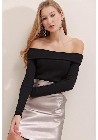 Aqe Fashion Kadın Siyah Madonna Yaka Bluz Siyah