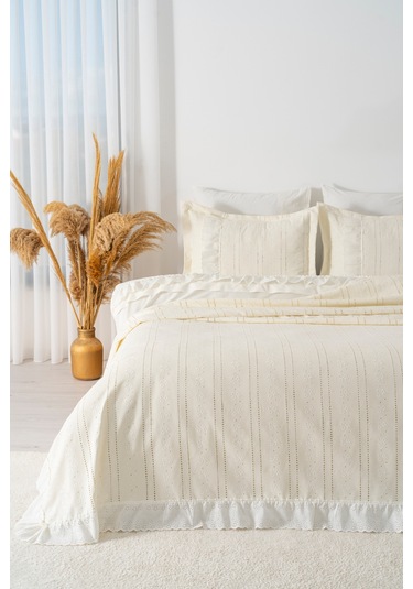 Esila Ekru Fırfırlı Çift Kişilik Nevresimli Pike Seti - 7 Parça Çeyiz Seti Ekru