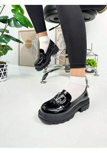 Günlük Kadın Loafer V Tokalı Kalın Topuklu Tırtıklı Tabanlı Oval Burunlu Makosen Ayakkabı 7455 - 7453 7455 Siyah Rugan