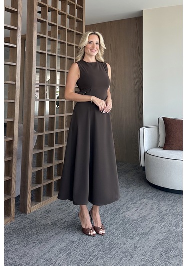 Kahverengi Bel Kemer Detaylı Elbise Kahverengi