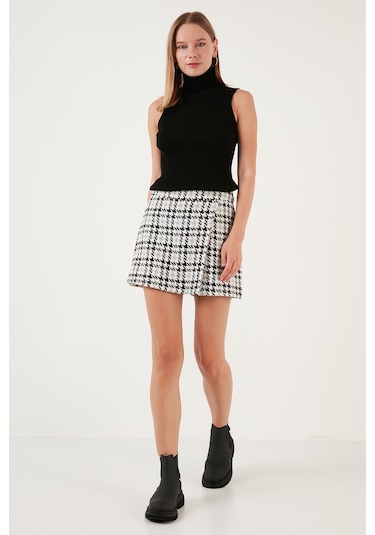 Lela Pamuk Karışımlı Regular Fit Kışlık Bayan Şort Etek 61100015 Siyah Lela Pamuk Karışımlı Regular Fit Kışlık Bayan Şort Etek 61100015 Siyah