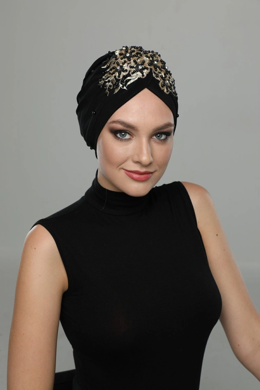 Kopma Astarlı Işlemeli Siyah Geniş Sırma Motifli Hazır Türban Tesettür Abiye Bone Siyah Geniş Sırma