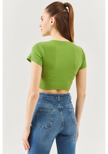 Kadın Kısa Kol Bisiklet Yaka Vücuda Oturan %100 Pamuklu Kaşkorse Esnek Crop Bluz Çimen Yeşili