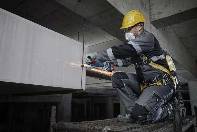 Bosch Professional  GWS 18V-8 2x4.0Ah Çift Akülü Taşlama Makinesi - 06019N9020