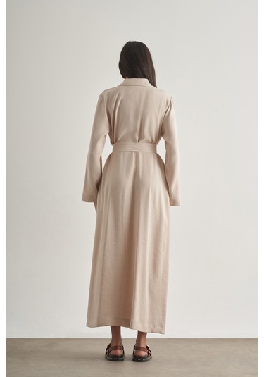 Mizalle Modal Karışımlı Kuşaklı Taş Rengi Uzun Gömlek Elbise Taş