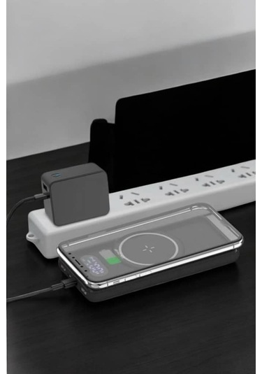 4 Çıkışlı 10.000 Mah Powerbank Dijital Göstergeli Hızlı Şarjlı Model Çok Renkli