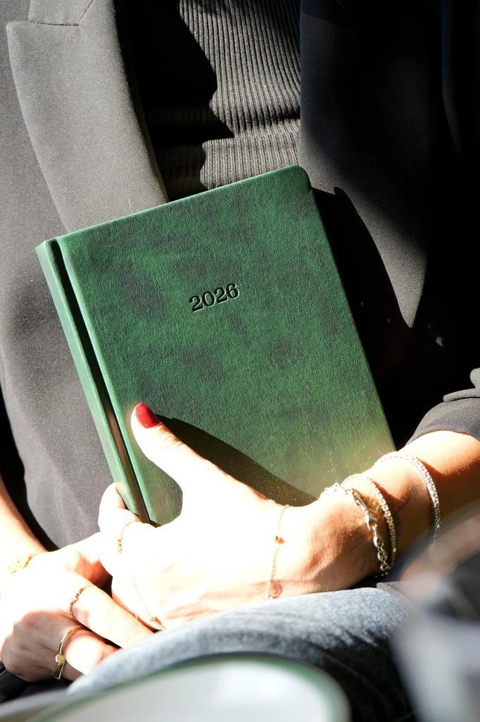 Victoria's Journals Business 2026 Günlük Ajanda 17x24cm Sert Kapak Ivory 80gr. Ayraçlı Yeşil Yeşil