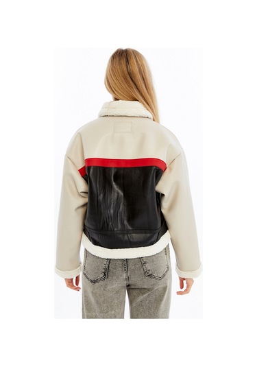 Kadın Siyah Kürklü Tokalı Crop Mont Siyah