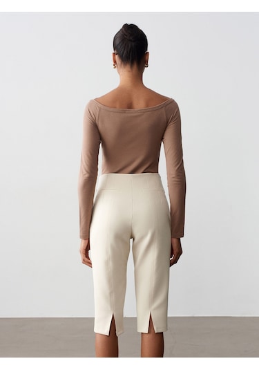 Dilvin 72649 Yırtmaçlı Kumaş Bermuda-bej Bej