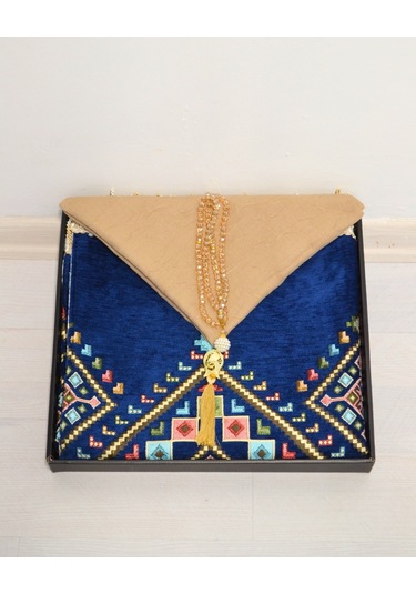 Çeyizlik Hediyelik Seccade Eşarp Tesbih Set Kilim Desenli Kadife Astarlı Seccade, Eşarp, Kristal Tesbih Özel Kutulu Lüks Hediye Seti Lacivert