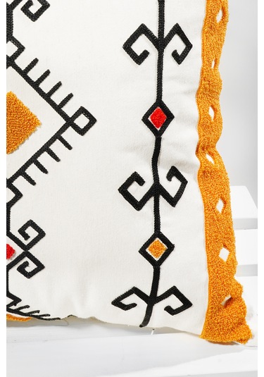 Beyaz Kumaş Punch Nakışlı Dekoratif Kırlent Kılıfı 45 X 45 Cm