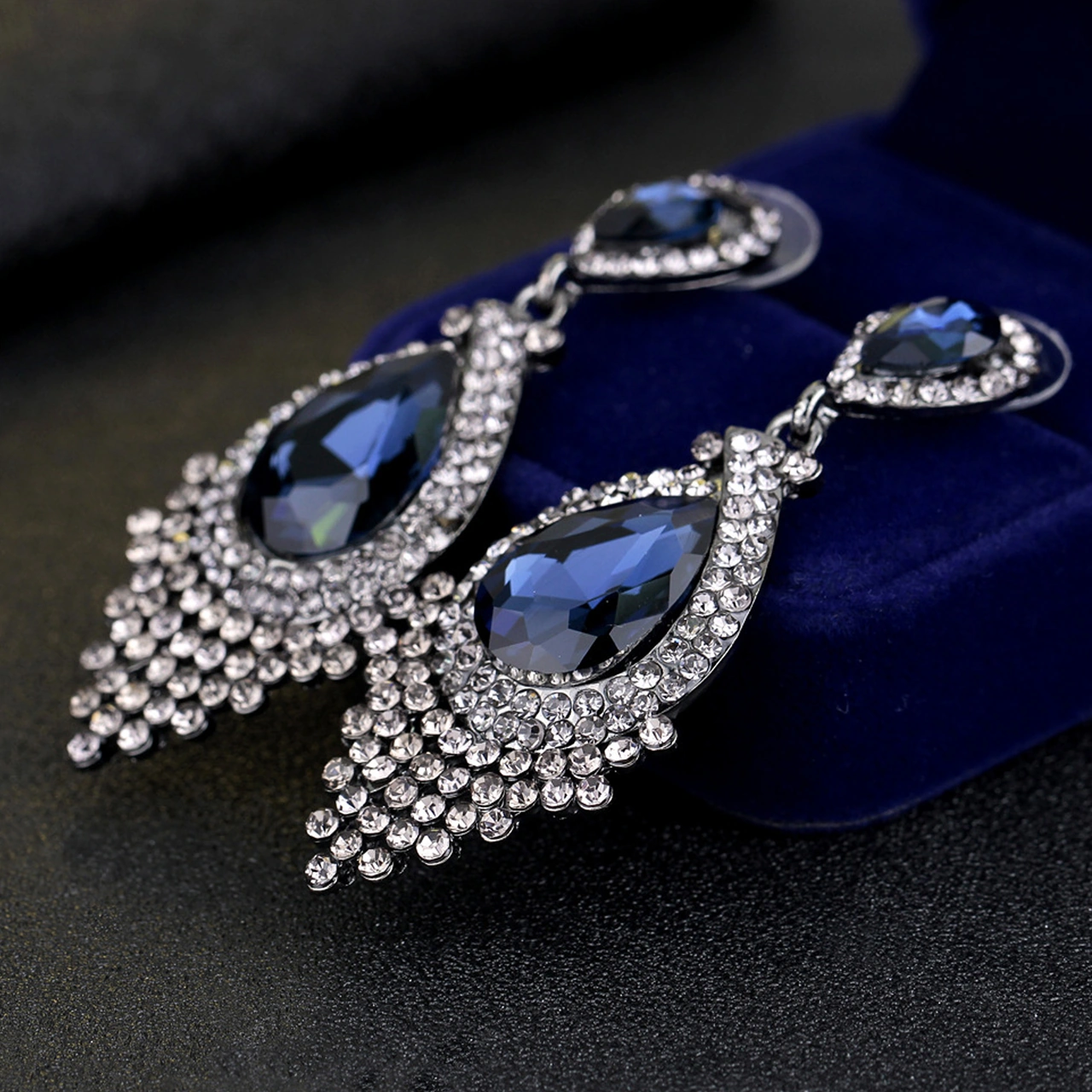 Lemestar Klasik Tassel Cam Damla Küpe - Rhine Taşlı Altın Kaplama 6.5x2.6cm 23g Retro Moda Aksesuar Ba088-b Gold