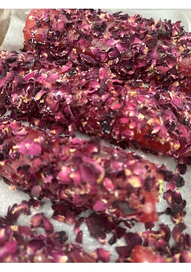 Nar Aromalı Gül Yapraklı Fındıklı Sarma Lokum