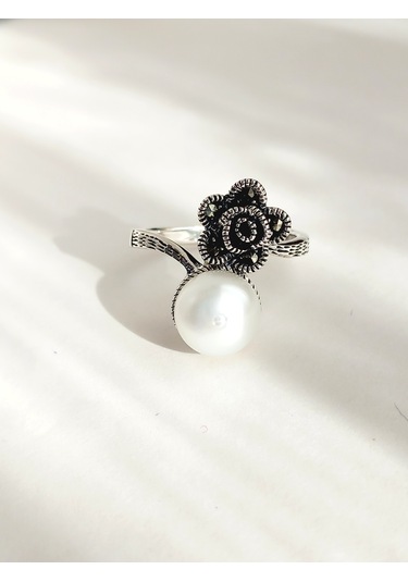 Gümüş Beyaz İnci Markazit Taşlı Gül Tasarım Kadın Yüzük