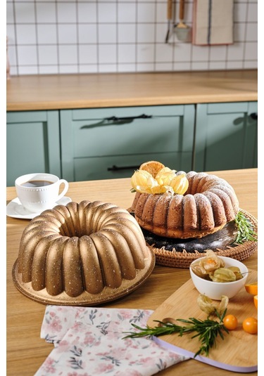 Karaca  Cake Pro Lina Döküm Kek Kalıbı Gold 25,5 cm